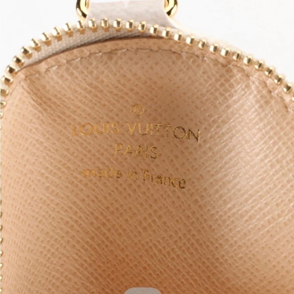 Louis Vuitton Round Coin Purse in By The Pool Monogram Giant Canvas. - Picture 2 of 10